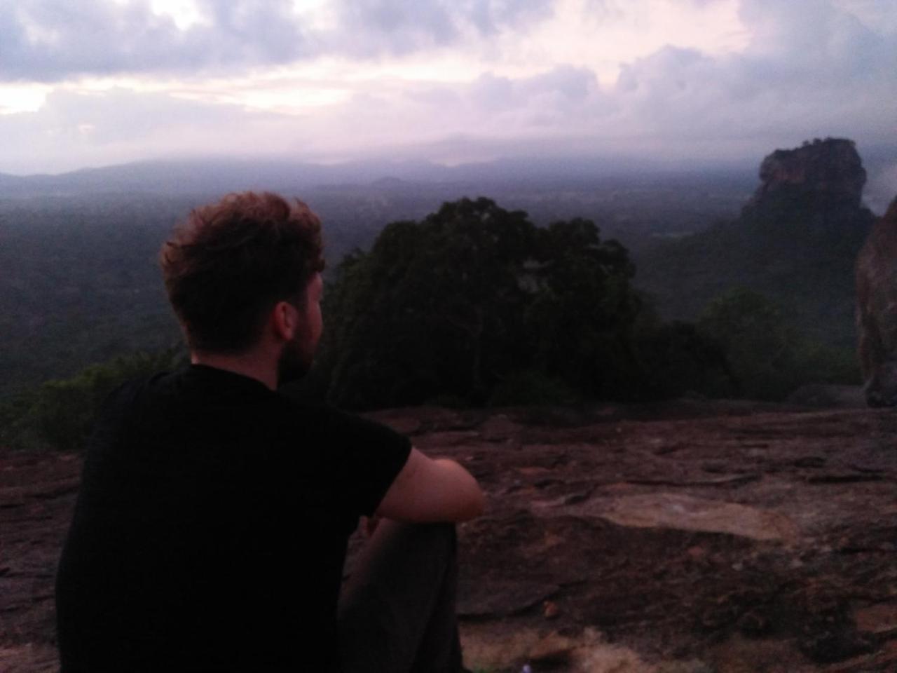 One More Night Hostel Sigiriya Exteriér fotografie